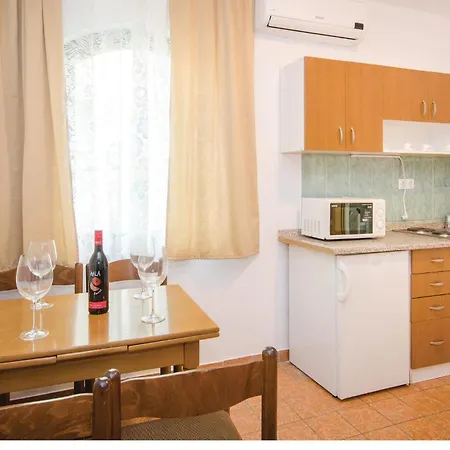 2 Bedroom Amazing Apartment In Okrug Gornji