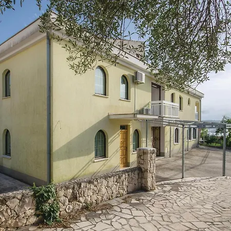 Beautiful In Okrug Gornji With Wifi *