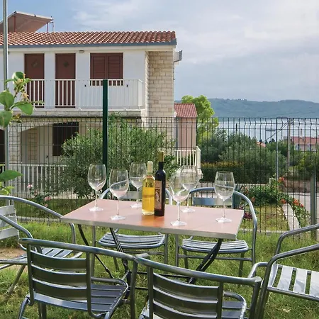 Beautiful In Okrug Gornji With Wifi * Trogir