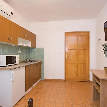 Beautiful In Okrug Gornji With Wifi Apartment